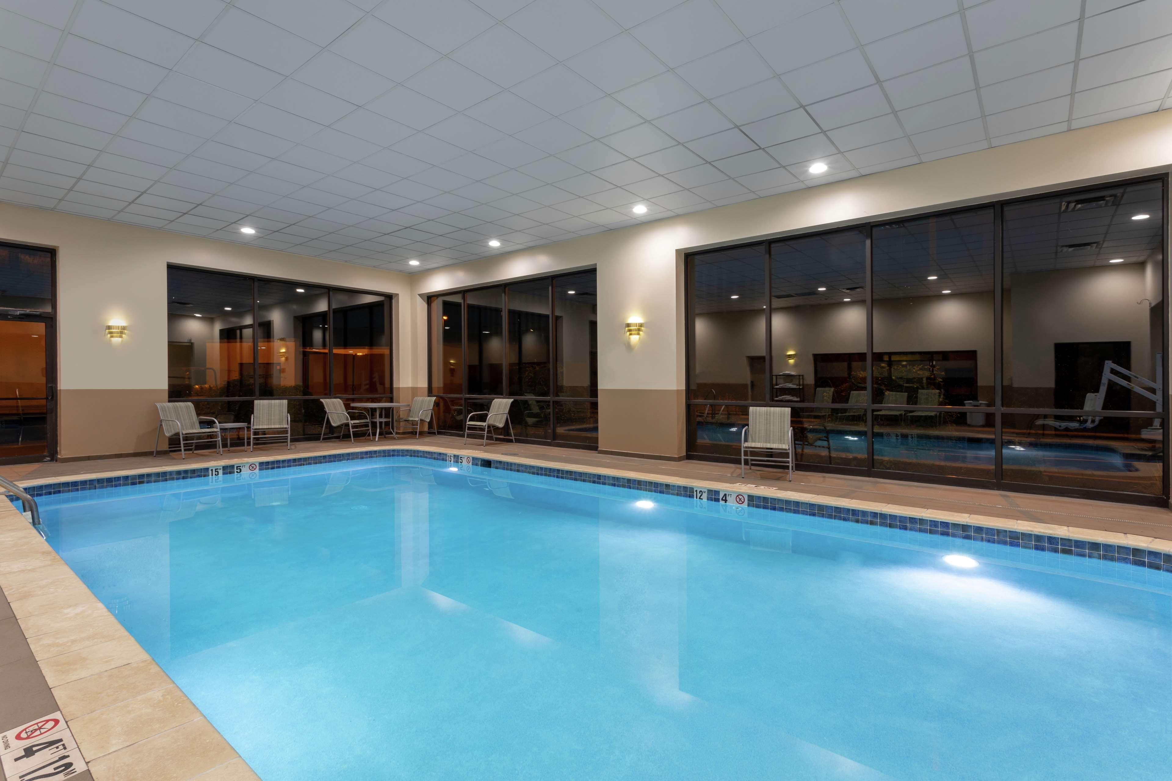 Hampton Inn Bedford Exterior photo